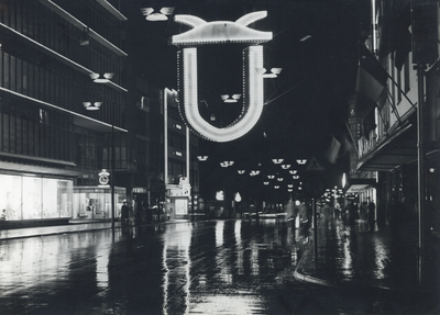 405436 Gezicht in de Lange Viestraat te Utrecht, tijdens de Lichtweek ter gelegenheid van de Najaarsbeurs.